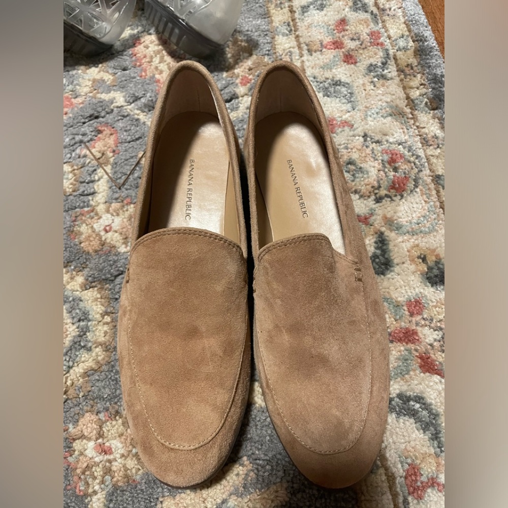 New banana republic tan loafers 7